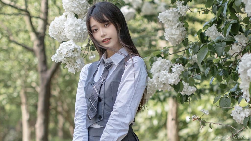 充满青春气息美女制服图片
