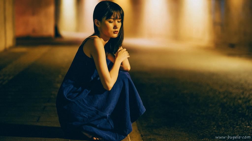失恋非常难过的伤感女孩图片
