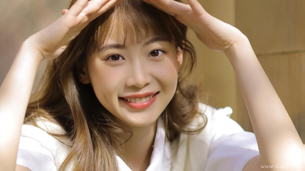 温柔甜美的美女制服图片