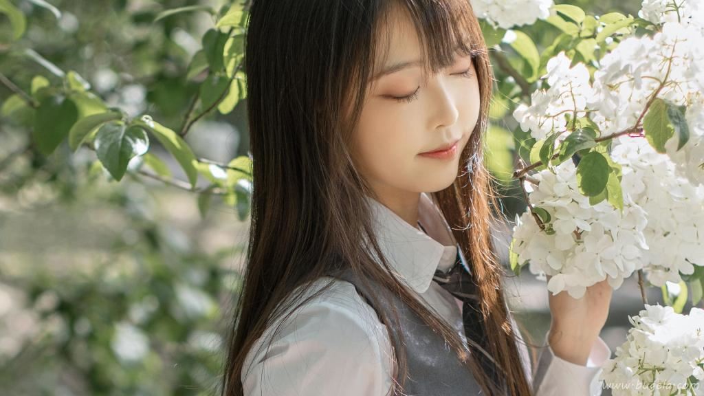 充满青春气息美女制服图片