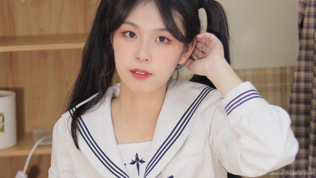 双马尾美女青春迷人图片