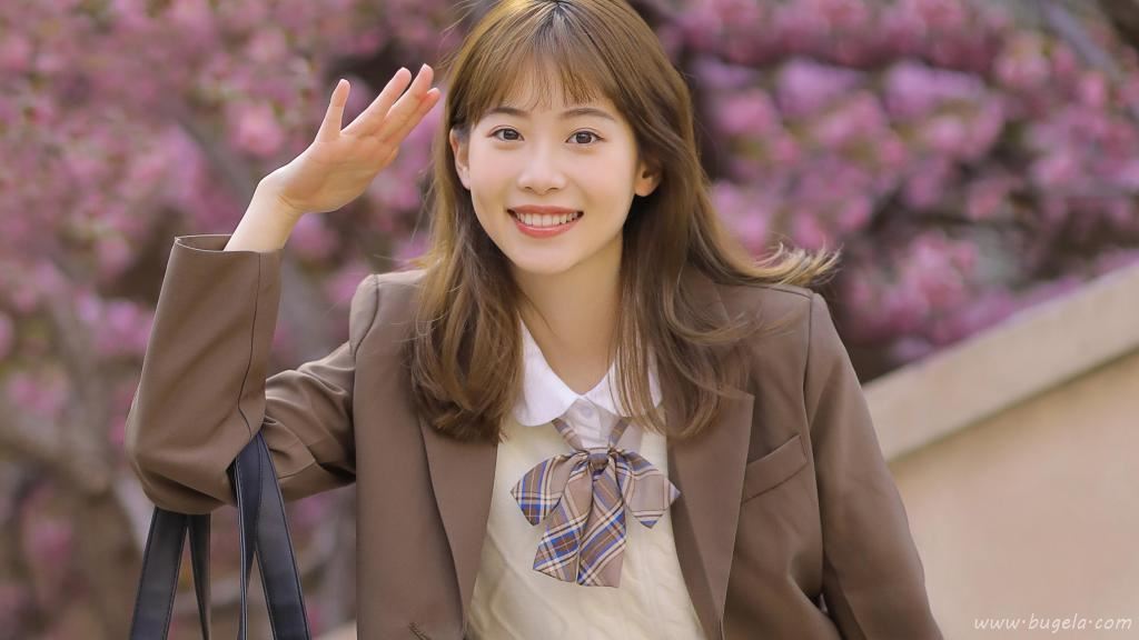 温柔甜美的美女制服图片