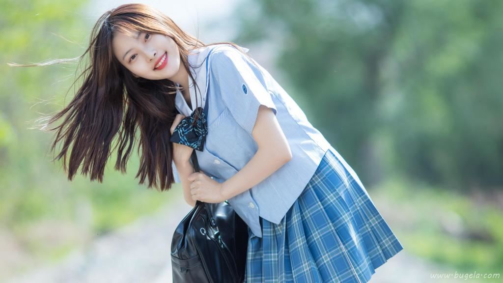 清新灵动漂亮美女图片