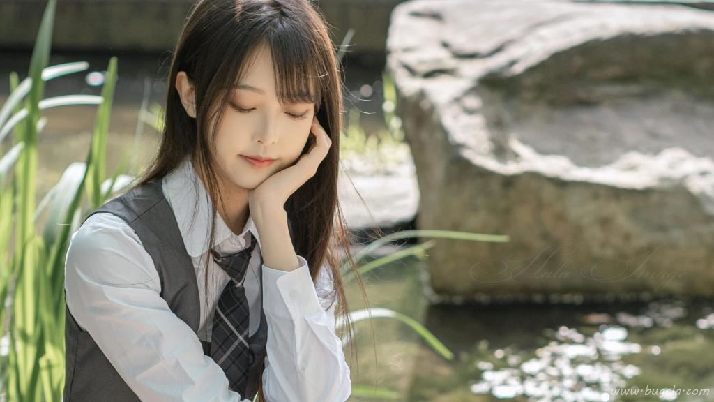充满青春气息美女制服图片