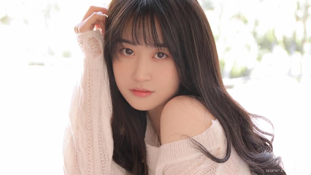 白皙美女养眼迷人图片