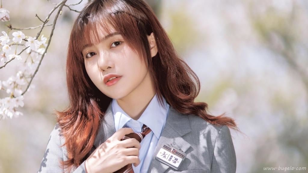 漂亮制服美女迷人图片