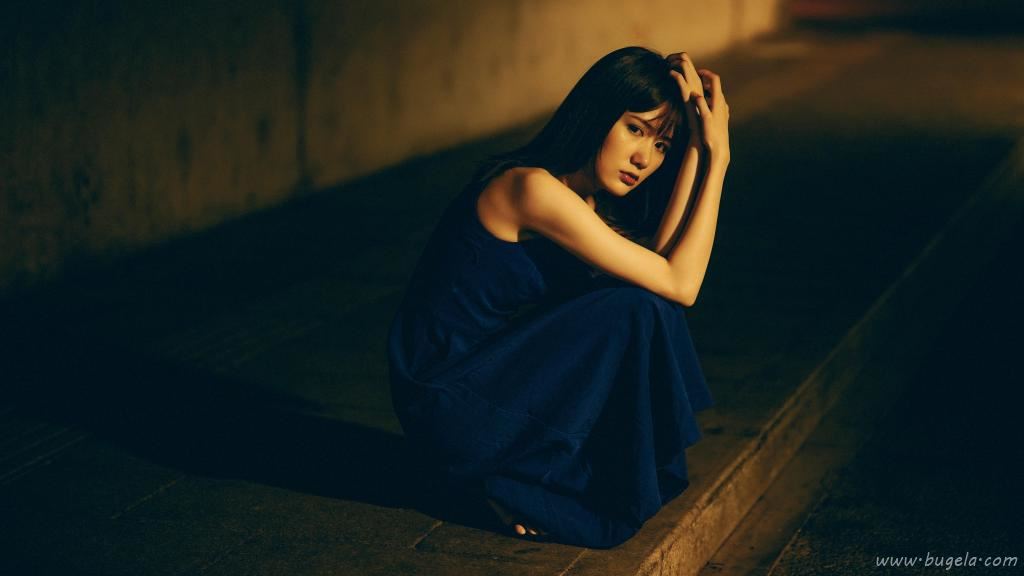 失恋非常难过的伤感女孩图片