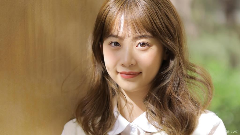温柔甜美的美女制服图片