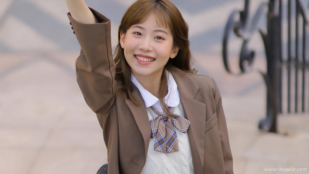 温柔甜美的美女制服图片