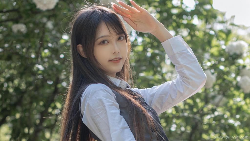 充满青春气息美女制服图片