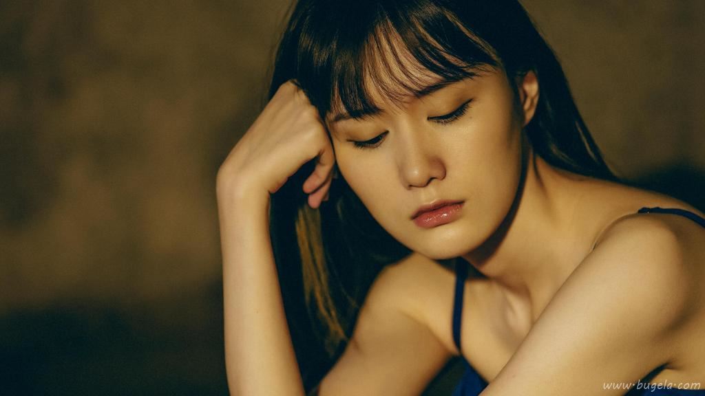 失恋非常难过的伤感女孩图片
