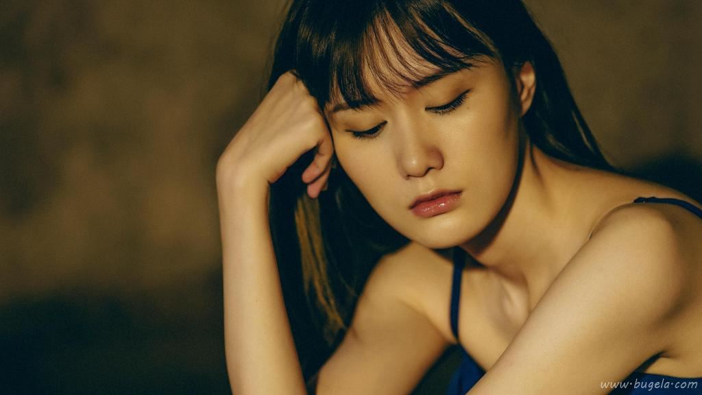失恋非常难过的伤感女孩图片