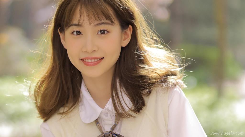 温柔甜美的美女制服图片