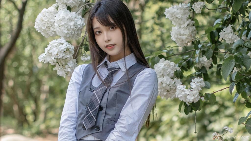 充满青春气息美女制服图片