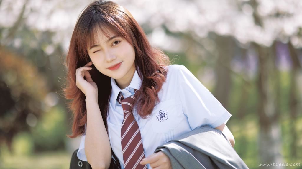漂亮制服美女迷人图片