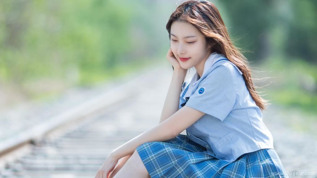 清新灵动漂亮美女图片