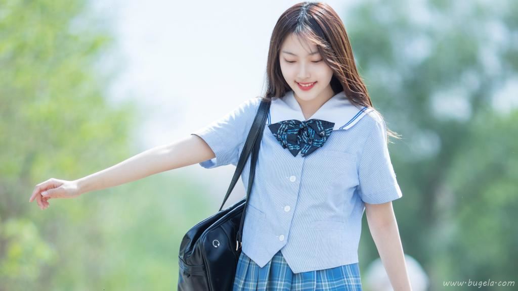 清新灵动漂亮美女图片