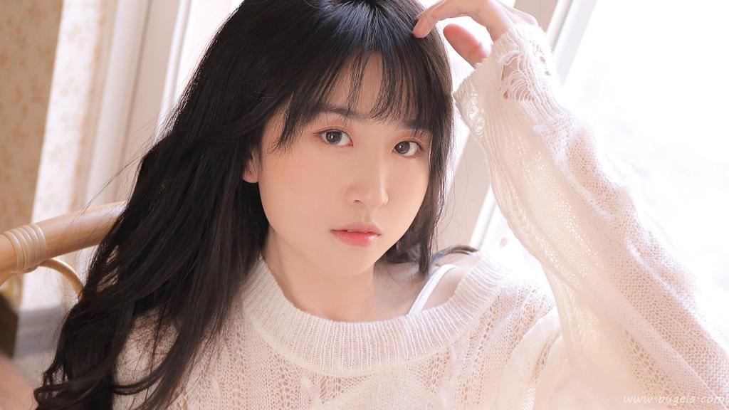 白皙美女养眼迷人图片