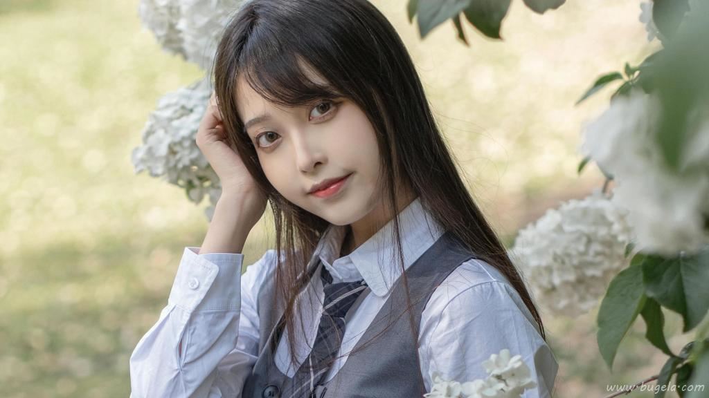 充满青春气息美女制服图片