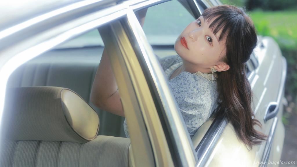 美丽无比的香车美女图片