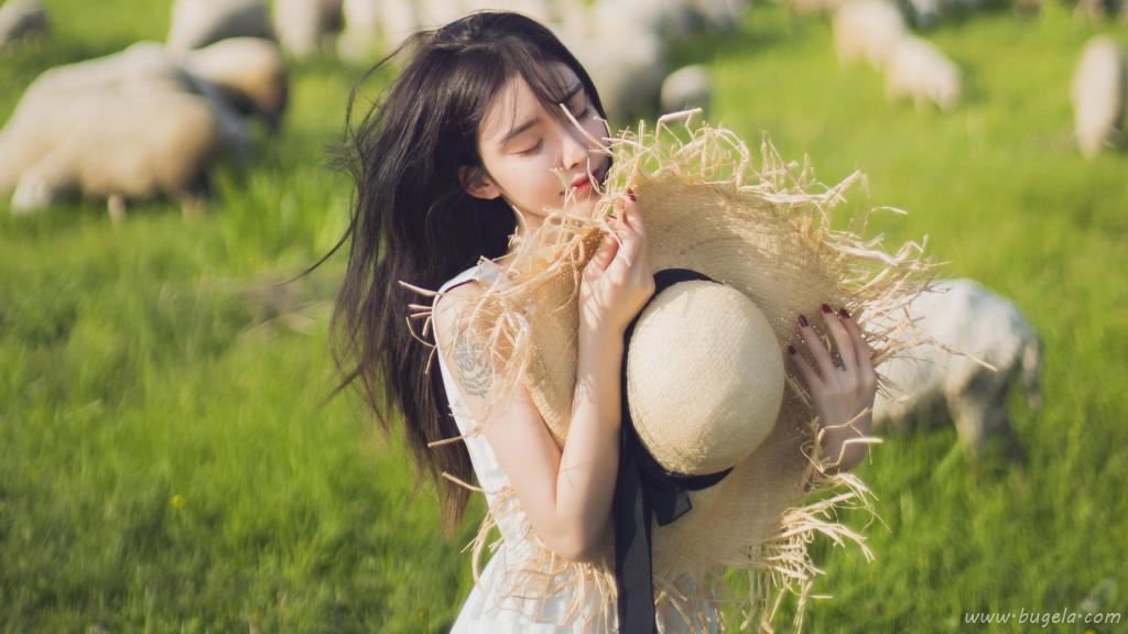 清新漂亮纹身美女图片