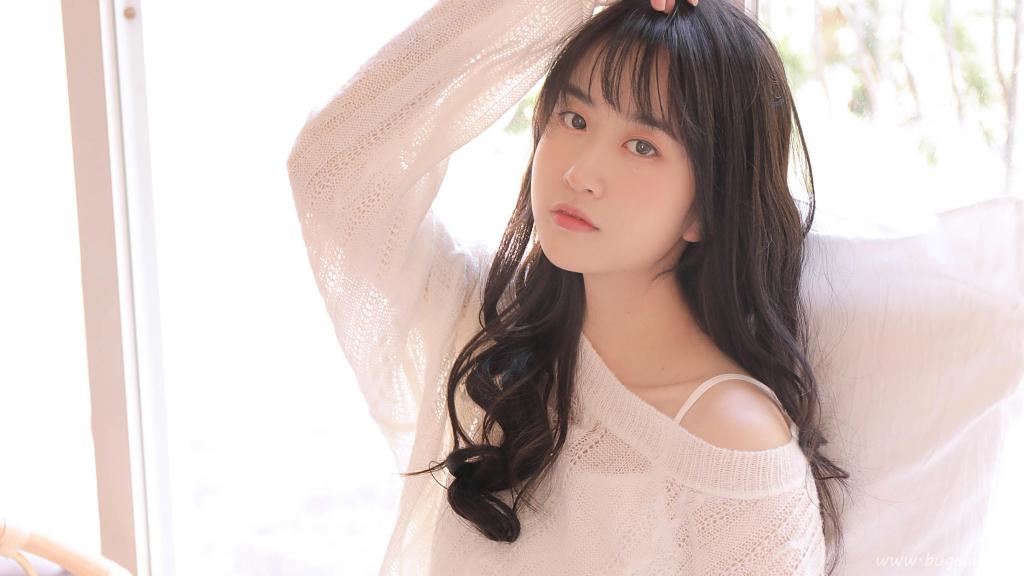 白皙美女养眼迷人图片