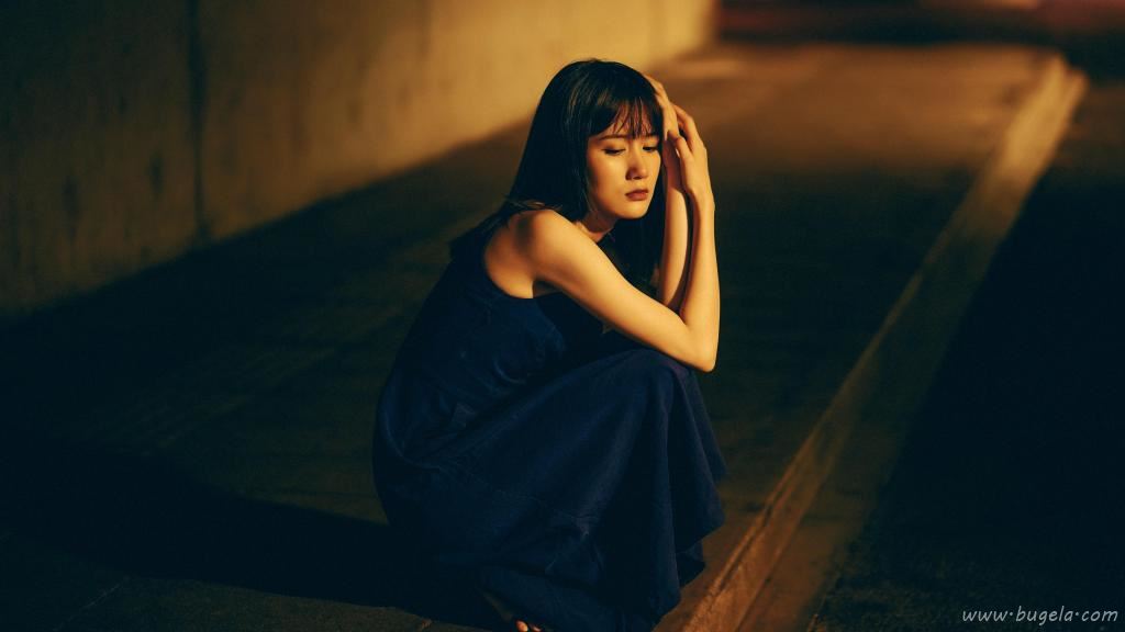 失恋非常难过的伤感女孩图片