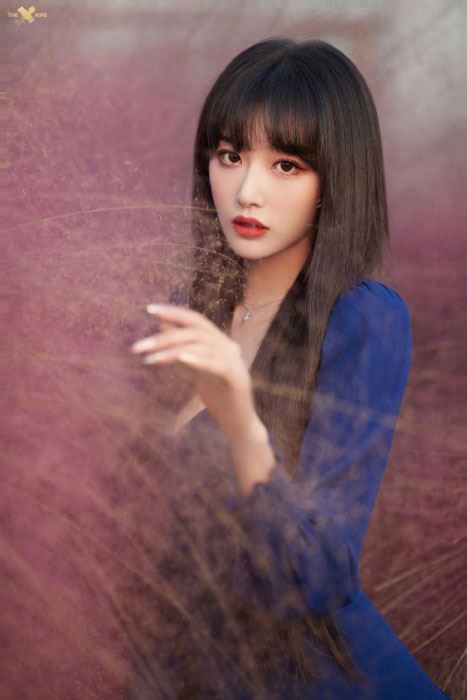 孔雪儿黛蓝色长裙优雅温柔写真图片