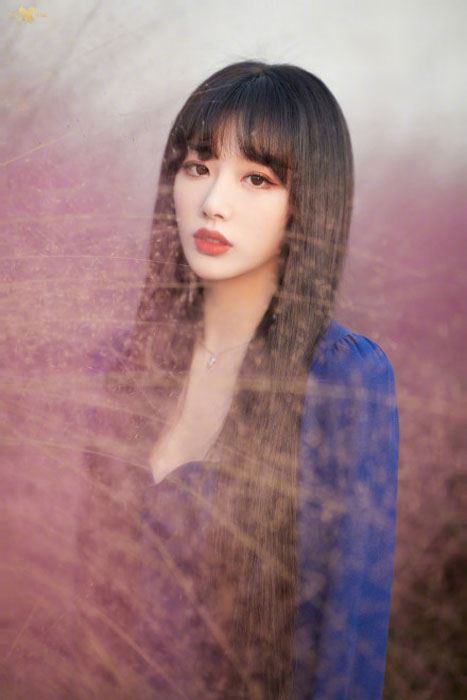 孔雪儿黛蓝色长裙优雅温柔写真图片