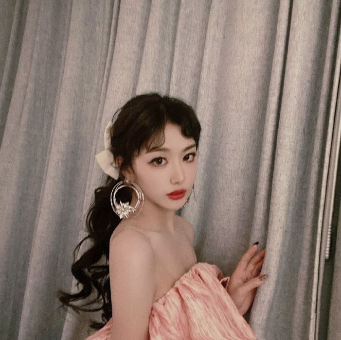 孔雪儿粉色抹胸短裙甜美粉嫩写真图片