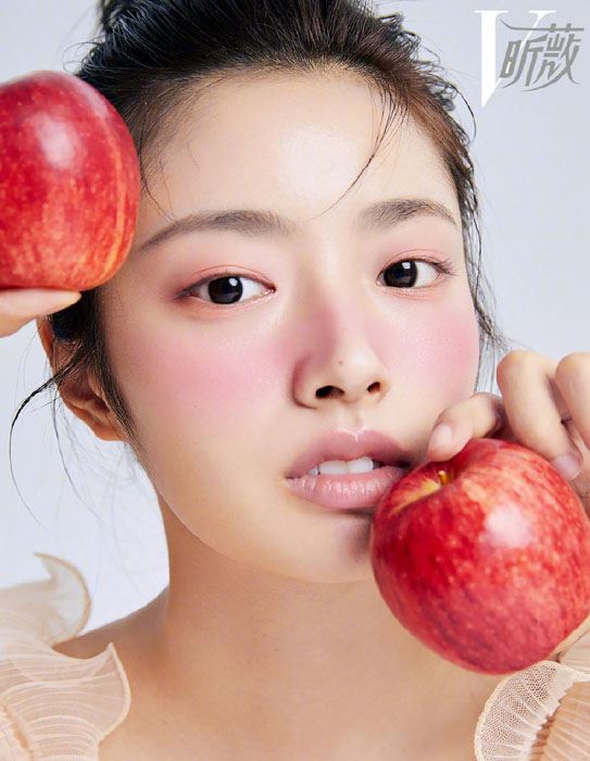 演员徐若晗清新甜美写真图片