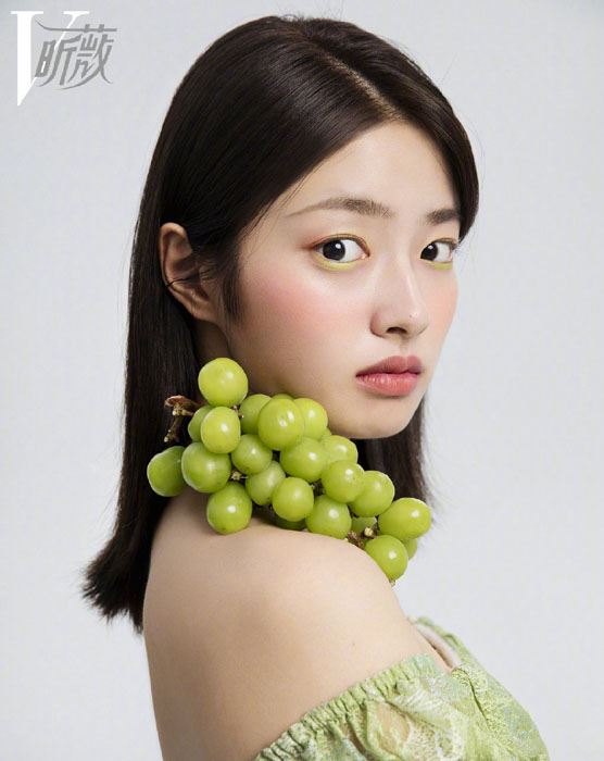 演员徐若晗清新甜美写真图片