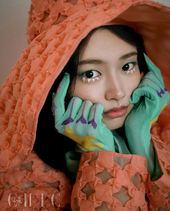 演员徐若晗时尚少女感写真图片