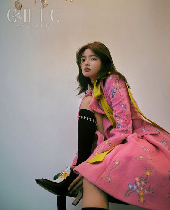 演员徐若晗时尚少女感写真图片