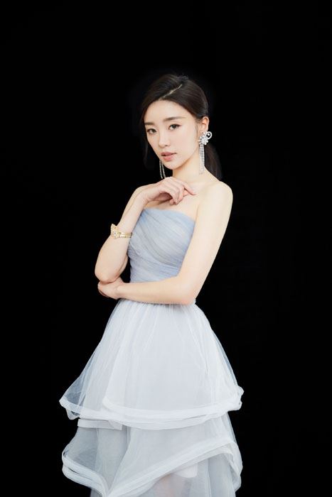 张月雾霾礼裙优雅性感写真图片