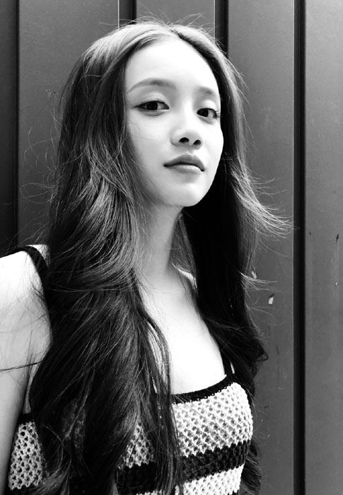孙伊涵针织拼接裙温柔甜美写真图片