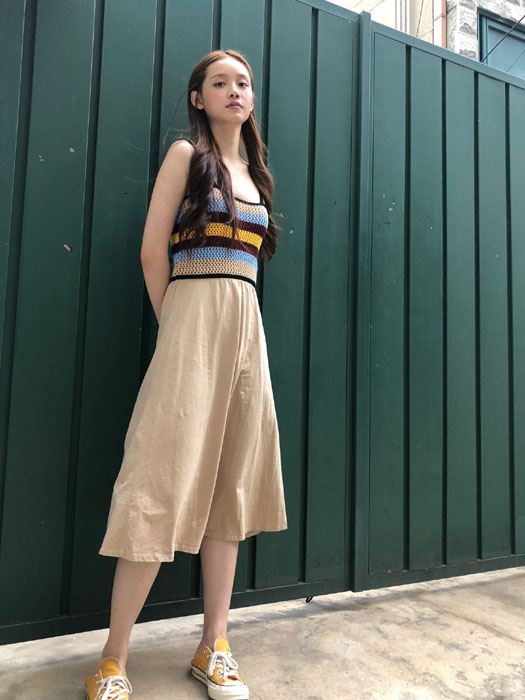 孙伊涵针织拼接裙温柔甜美写真图片