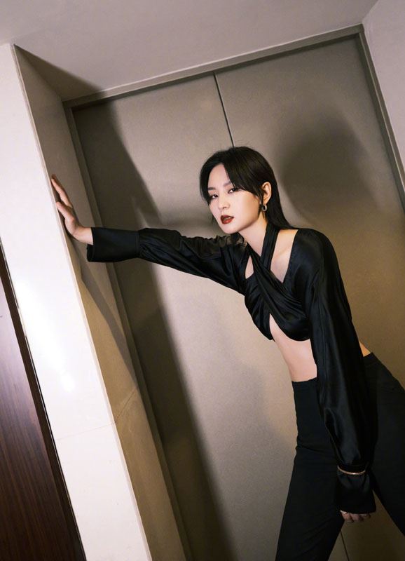 周笔畅冷艳性感写真图片