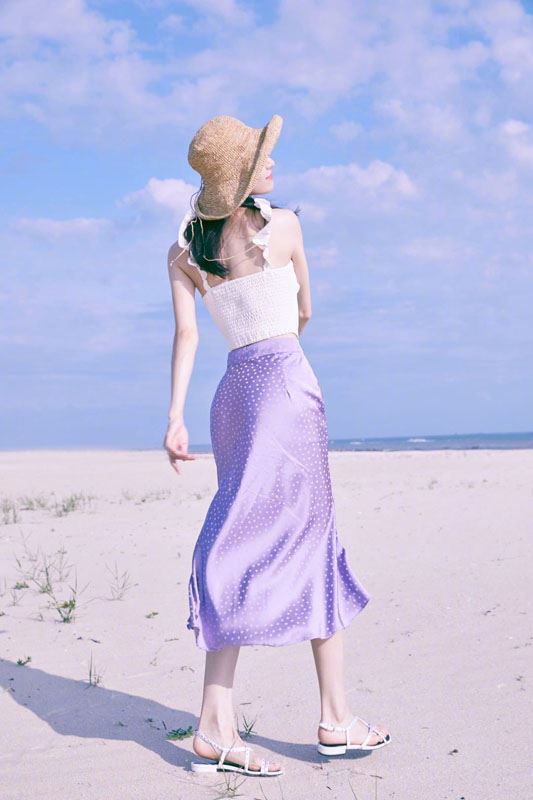 钟楚曦海边度假风写真图片