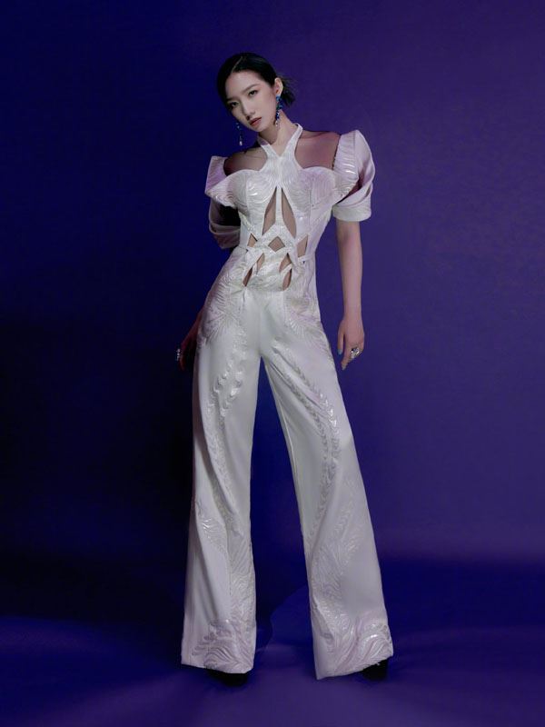孟美岐科幻感大片写真图片