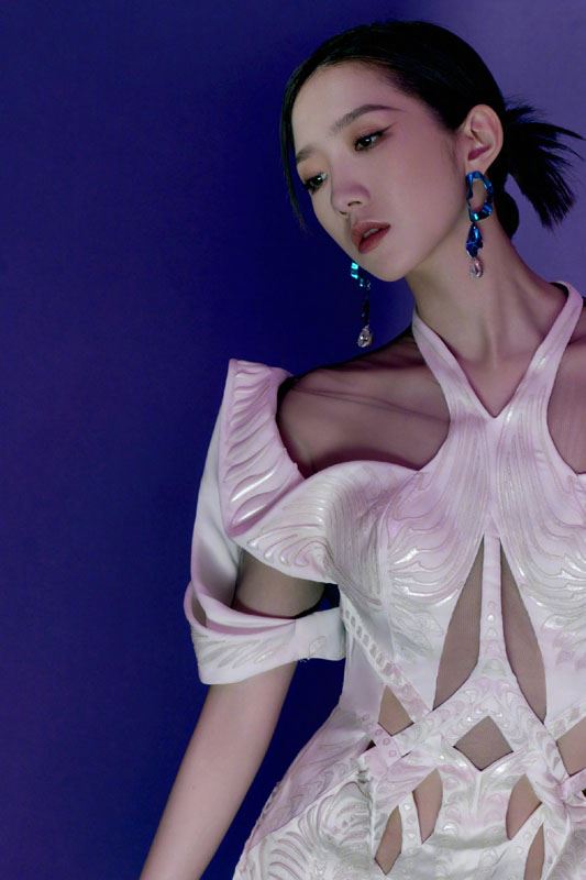 孟美岐科幻感大片写真图片
