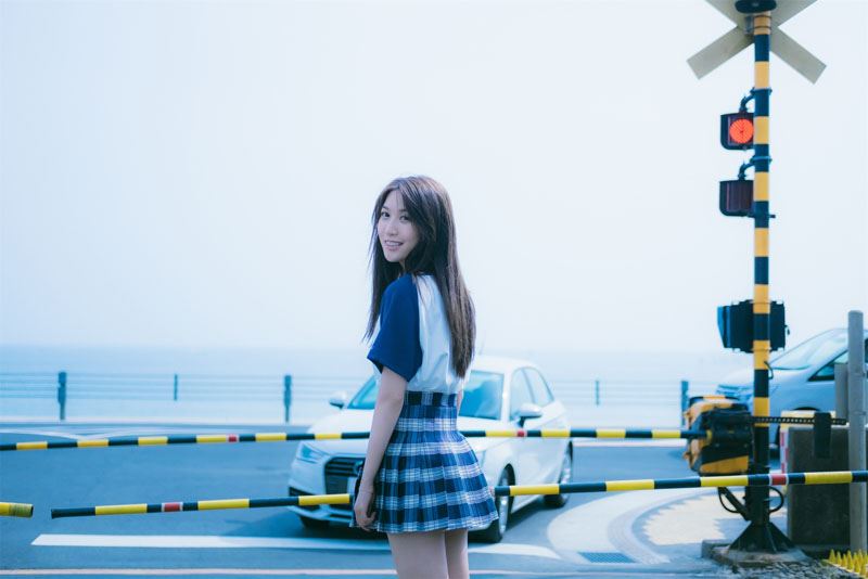 王子祯格子短裙清纯少女感写真图片