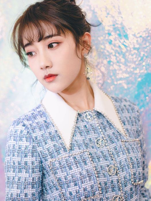 李艺彤小香风连衣裙温婉大方写真图片