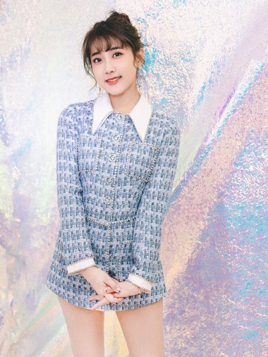 李艺彤小香风连衣裙温婉大方写真图片