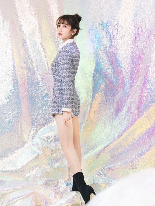 李艺彤小香风连衣裙温婉大方写真图片