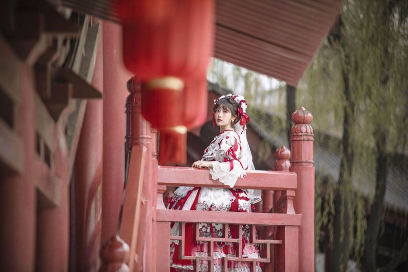 李艺彤洛丽塔裙甜美可爱写真图片