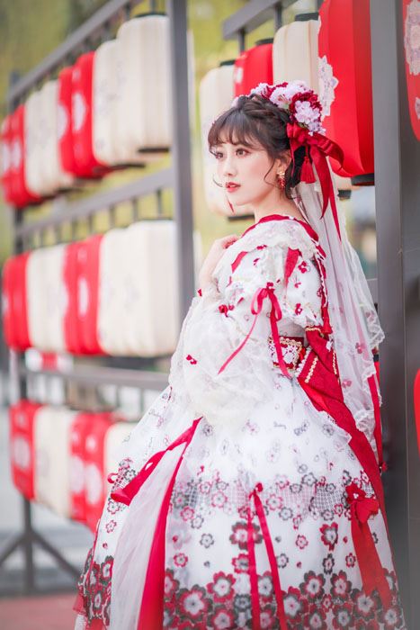 李艺彤洛丽塔裙甜美可爱写真图片
