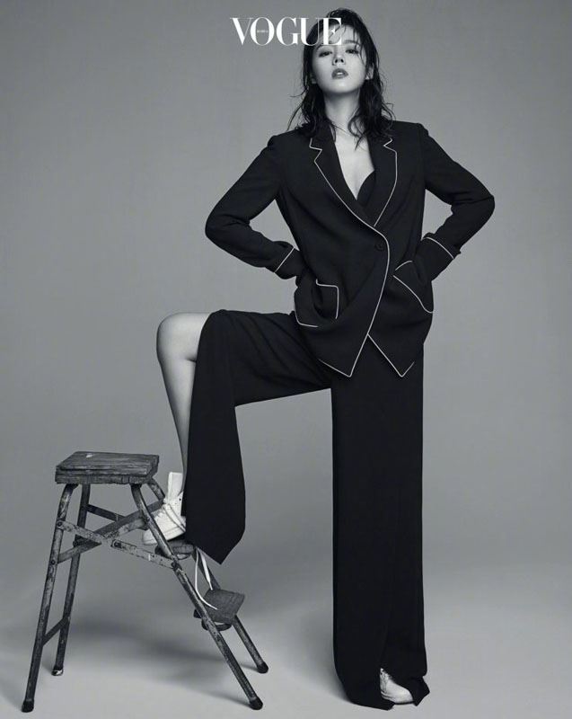 韩佳人黑白风格冷艳写真图片