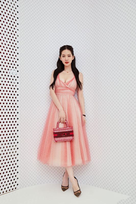 曾之乔美艳时尚写真图片