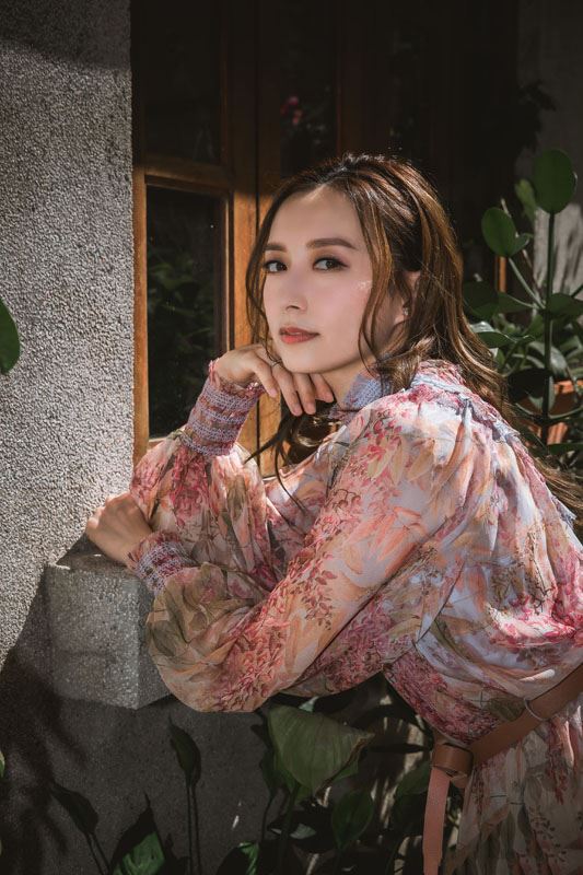 龚嘉欣文艺优雅写真图片